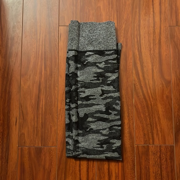Black and Grey Camo Seamless leggings - Picture 4 of 4